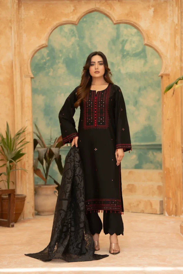 Embroided Black Outfit With Patterned Organza Dupatta